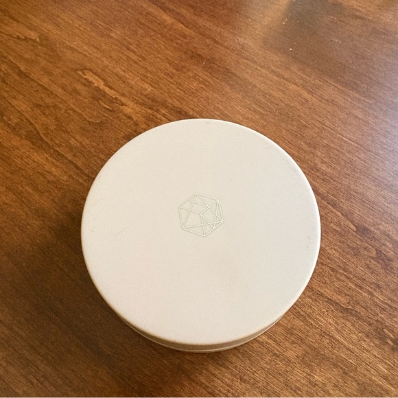 EM Cosmetics Heaven’s Glow Elysium and Rocco and Seraphine Cosmetics Marshmallow - Picture 5 of 9